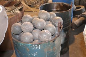 Bola de Molienda Forjada con Tecnología de Tratamiento Térmico de Alta Gama (C45) tamaño 20mm, 25mm Vinacasting Superficie Lisa Sin Grietas ni Agujeros - Product Image 2