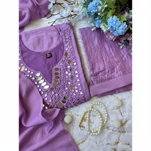 Presentamos nuestro impresionante juego Kurti Pant Dupatta, con un elegante corte Kurti Alia con espejo real en el yugo para un Tou - Product Image 2