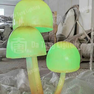 Lampe décorative en forme de champignon, en résine peinte à la main, pour la décoration extérieure des jardins et des paysages - Product Image 5