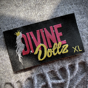 Etiquetas de Lujo Personalizadas para Prendas de Vestir con Logotipo de Marca, Etiquetas Tejidas para el Cuidado del Cuello y Etiquetas de Tela para Ropa - Product Image 5