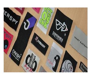 Étiquettes tissées personnalisées professionnelles pour la marque de vêtements Étiquettes en tissu durables avec logo de marque Nom et informations d'entretien - Product Image 1