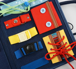 Lernen Sie, sich zu kleiden und Schnürsenkel zu binden Tasche Sensorische Schnalle Kissen Spielzeug Filzbuch Montessori Busy Board Filz beschäftigt Board - Product Image 4