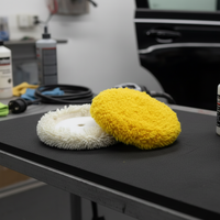 Tampon de polissage auto-agrippant 100 % laine pour le découpage et le polissage des composants automobiles, marins et des époxydes