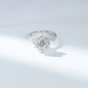 <span class=keywords><strong>Bague</strong></span> en moissanite Argent 925 Flocon de neige 1 Carat Huit Cœurs Huit Flèches Ins Net Red Mode <span class=keywords><strong>Bague</strong></span> en moissanite Vente chaude - Product Image 6