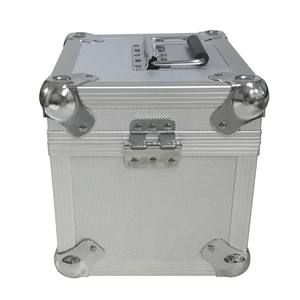 Boîte de <span class=keywords><strong>rangement</strong></span> durable en aluminium robuste pour disques vinyles 7 pouces <span class=keywords><strong>45</strong></span> <span class=keywords><strong>tours</strong></span>, capacité de 100 disques, boîte en aluminium - Product Image 2