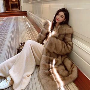 Cappotto Invernale di Lusso alla Moda con Cappuccio, Stile Lungo in Pelliccia di Zibellino per Signore - Product Image 2