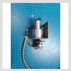 Ensemble moteur à engrenages CC et potentiomètre COPAL JP-30 + LC22G-107, d'occasion, pièces d'équipement semi-conducteur d'époque - Product Image 5