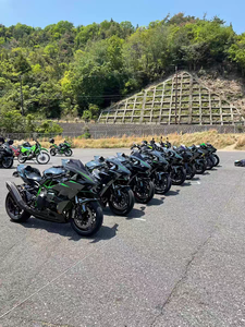 Kawasaki1 <span class=keywords><strong>H2R</strong></span> 1000CC Superbike haut de gamme - 4 cylindres Refroidi par eau EFI Technologie de pointe et finition élégante <span class=keywords><strong>Vitesse</strong></span> maximale >300 km/h - Product Image 6