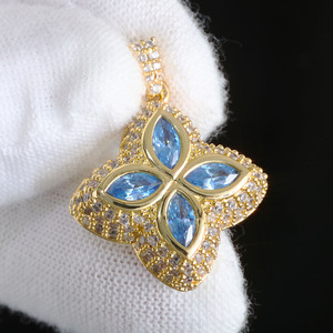 Colgante de Trébol de la Suerte de Plata de Ley 925 con Moissanita VVS, Estilo Hip Hop Bling, Certificado GRA y Aprobado por el Probador - Product Image 3