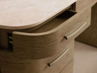 Bureau d'écriture de luxe incurvé avec rangement, plateau en marbre naturel, structure en bois massif, poignées en laiton, bureau pour la maison ou le bureau