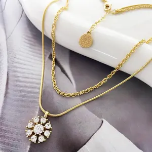 Kadınlar için 2024 yeni tasarım moda takı altın kaplama elmas kristal çiçek kolye kolye