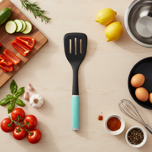 <span class=keywords><strong>Spatule</strong></span> à fentes classique <span class=keywords><strong>KitchenAid</strong></span> en nylon résistant à la chaleur, compatible lave-vaisselle, sans danger pour les ustensiles de cuisson antiadhésifs (Aqua Sky) - Product Image 4