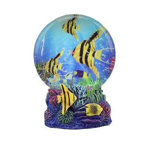 Sculpture OEM 3D 3D Boule de neige en polyrésine Lumières Led Souvenir Poissons Impression Conceptions Globe d'eau Boule à neige Sealife personnalisée