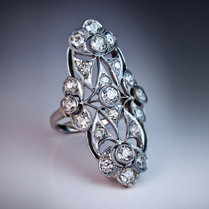 Anello Vintage Stile Reale con Diamante Sintetico e Motivo a Cristallo per Donne, Tono Argento, Regalo di Fidanzamento, Accessorio Moda per Uso Quotidiano e Feste - Product Image 2