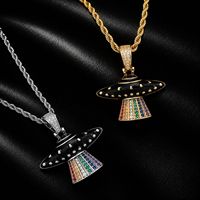 Trend Micro Pave Zirkon UFO Şekilli Kolye Pirinç Tabanlı Siyah Emaye Kaplamalı Moda Uzay Gemisi Şeklinde Parti Unisex Toplu Tedarik