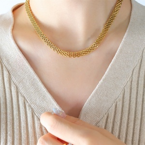 Collier haut de gamme personnalisé avec logo, plaqué or, chaîne de montre élégante - Product Image 4