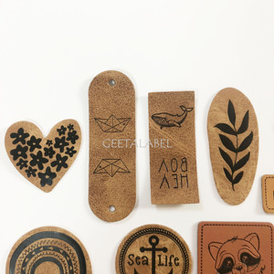 Tùy chỉnh Debossed logo dập nổi sắt trên <span class=keywords><strong>PU</strong></span> da các bản vá lỗi may trên giả Nhãn da với dây giày cho quần áo - Product Image 2