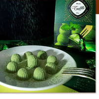 Chocolat en poudre et composé de bonbons solides et truffes au chocolat de haute qualité