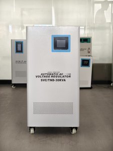 เครื่องควบคุมแรงดันไฟฟ้า AVR ขนาด 10kVA ถึง 80kVA 220V เฟสเดียว มาตรฐาน CE ISO สำหรับโรงงานผลิต TND-10kva 5kva 10kva ถึง 80kva AVR Voltage - Product Image 1