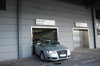 Ascenseur de chargement automobile FUJISJ, efficace et sûr, à entraînement par traction, en acier robuste, design moderne, pour parkings, supermarchés et centres commerciaux