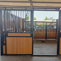 Clôture stable facile à installer Intérieur de stalle à chevaux Panneau de clôture en bambou à porte battante pour box de stalle avant stable pour chevaux