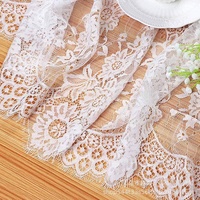 Chemin de table blanc en dentelle française avec accessoire décoratif de mariage à motif floral pour la nappe de stock de salle à manger à la maison