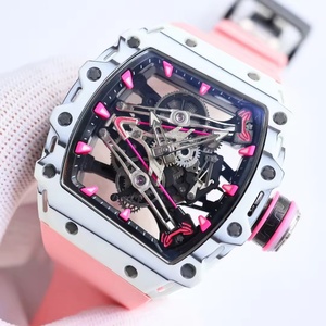 Montre sport et décontractée légère, entièrement squelettée, de forme tonneau, en rose et blanc. - Product Image 3