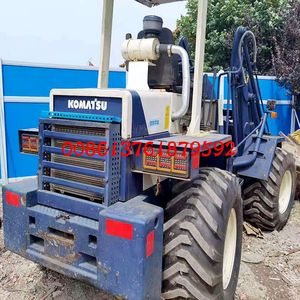 รถตักล้อยางโคมัตสึ WR8 มือสอง ขนาด 0.8 เมตร รับน้ำหนักได้ 1 ตัน พร้อมเครื่องยนต์ 4D95L กำลัง 41.2 กิโลวัตต์ - Product Image 3