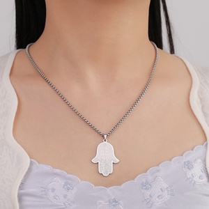 Hamsa Palm mano colgante collar mano de Fátima grabado hebreo judaísmo amuleto collar joyería de acero inoxidable - Product Image 3