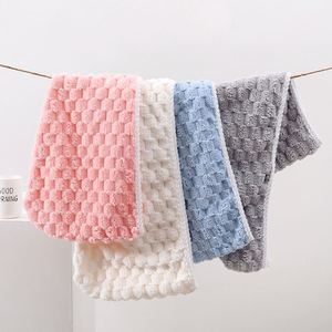 Serviette de bain torsadée en microfibre douce et absorbante, séchage rapide, en velours corail, pour la maison - Product Image 2