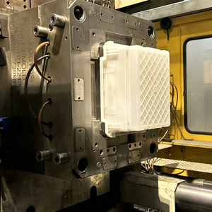 Bac de manutention en plastique moulé par injection sur mesure pour le transport agricole, la pêche et la logistique alimentaire en HDPE et PP – Vietnam - Product Image 1