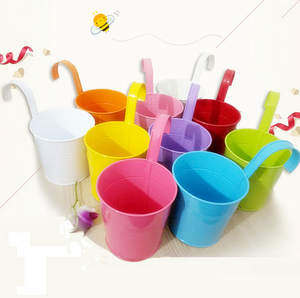 Vlovelife 1 pièces En Métal Pots <span class=keywords><strong>De</strong></span> Fleurs Suspendus Clôture <span class=keywords><strong>Pot</strong></span> <span class=keywords><strong>Suspendu</strong></span> avec <span class=keywords><strong>Crochet</strong></span> Amovible <span class=keywords><strong>Pour</strong></span> La Plantation <span class=keywords><strong>De</strong></span> Jardin 13.5cm * 28cm - Product Image 1