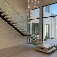 Escalier droit CBMmart de luxe à poutre unique avec marches en chêne blanc et support de marche invisible en acier pour villa