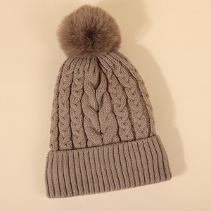 <span class=keywords><strong>Bonnet</strong></span> d'hiver <span class=keywords><strong>de</strong></span> haute qualité pour femmes couleur unie acrylique chapeau à tricoter fourrure Pom Pom épais en peluche chaud Ski <span class=keywords><strong>bonnet</strong></span> <span class=keywords><strong>de</strong></span> <span class=keywords><strong>neige</strong></span> pour voyage - Product Image 3