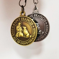 Pendentif Médaillon Croix pour Chien Saint François en Métal Doré et Argenté Style Vintage Antique – Charme Protecteur pour Chien