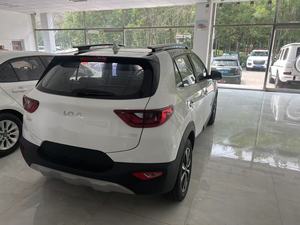 Kia Stonic 1.4L Usado, Versión con Techo Solar, <span class=keywords><strong>Casi</strong></span> Nuevo, Pintura Original, 3700km, Bajo Kilometraje, Blanco, Auto de <span class=keywords><strong>Segunda</strong></span> <span class=keywords><strong>Mano</strong></span> para Exportación - Product Image 6