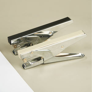 Ensemble d'agrafeuses manuelles de bureau en métal robustes à grande capacité, <span class=keywords><strong>agrafeuse</strong></span> manuelle à économie d'effort - Product Image 2