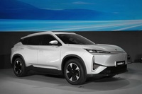 Tout nouveau SUV compact électrique pur 1.5T 154Ps Dongfeng Fengshen L7 SUV 5 places Dongfeng Aeolus L7 Portée 110km Stock disponible