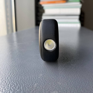 Chargeur de montre intelligente 2000mAh Banque d'alimentation sans fil pour montres Apple/Samsung avec chargeur de téléphone et lanière portable de lumière d'urgence - Product Image 6