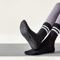 Bas quantité minimale de commande mode nouveauté anti-dérapant Yoga Pilates et Ballet cheville équipage coton avec broderie mignonne avec votre propre logo Grip chaussettes