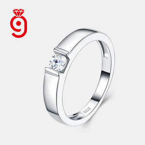 Bague large en argent sterling 925 avec moissanite ronde unique, idéale pour les hommes, pour la demande en mariage, le quotidien ou comme bijou minimaliste. - Product Image 3
