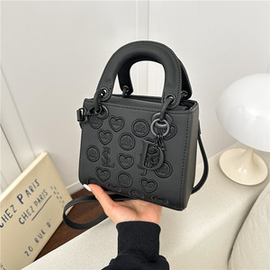 Sac à main carré élégant pour femme en cuir PU avec fermeture à cadenas et motif cœur, disponible en plusieurs couleurs pour un usage quotidien - Product Image 2