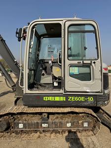 Vente en gros - Promotion : Mini-excavatrice sur chenilles d'occasion Zoomlion ZE60E-10 6 tonnes, moteur Yanmar, hydraulique KYB, forte puissance de creusement, meilleur prix - Product Image 5