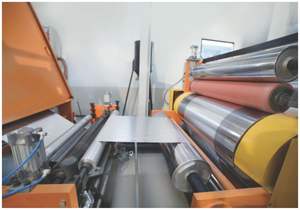 Équipement de conversion industrielle : Machine de laminage et de pressage à chaud standard pour film d'emballage souple, papier et feuille métallique - Product Image 2