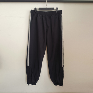 <span class=keywords><strong>Tuta</strong></span> sportiva vintage anni '90 con giacca antivento e <span class=keywords><strong>pantaloni</strong></span> jogger personalizzabili con logo, in nylon con fodera in rete, stile streetwear, 2 pezzi. - Product Image 5