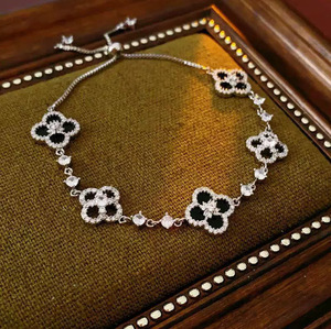 <span class=keywords><strong>Pulseras</strong></span> Clásicas <span class=keywords><strong>de</strong></span> Trébol <span class=keywords><strong>de</strong></span> Cuatro Hojas al por Mayor con Incrustaciones <span class=keywords><strong>de</strong></span> Flores <span class=keywords><strong>de</strong></span> Concha <span class=keywords><strong>de</strong></span> Zirconia <span class=keywords><strong>de</strong></span> una Fábrica Económica - Product Image 6