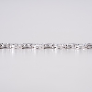 Bracelet en diamant créé en laboratoire en or massif 14 carats pour femmes, bijoux fins élégants avec un éclat radieux et un design classique - Product Image 3