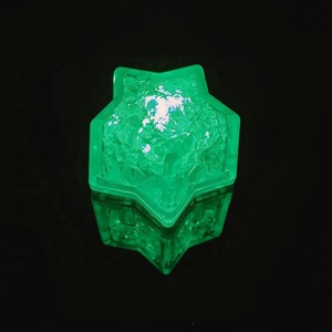 Cube <span class=keywords><strong>de</strong></span> glace activé par l'eau à LED Glaçons lumineux Changement <span class=keywords><strong>de</strong></span> couleur Lumière <span class=keywords><strong>de</strong></span> tasse Lumières <span class=keywords><strong>de</strong></span> décoration <span class=keywords><strong>de</strong></span> fête <span class=keywords><strong>de</strong></span> mariage - Product Image 6