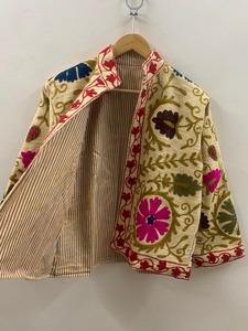 Chaqueta de algodón Suzani hecha a mano india, Chaqueta corta bordada a mano, abrigo Unisex, Chaqueta corta Suzani hecha a mano - Product Image 2