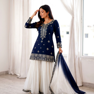 Robe Anarkali traditionnelle indienne et pakistanaise bleu marine pour femmes, brodée, avec dupatta, tenue décontractée en coton - Product Image 1